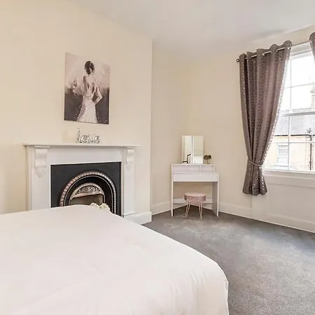 17 Penleys Grove Street * York