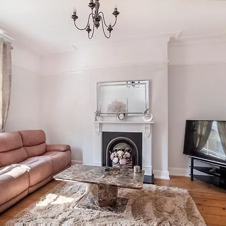 17 Penleys Grove Street *